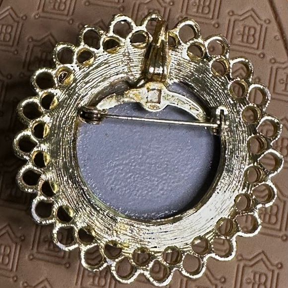 Fantastic condition•Vintage•Brooch•Large antique fairies in the garden cameo - Picture 2 of 2